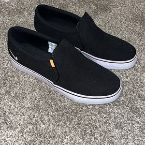 Black Nike slip ons shoes